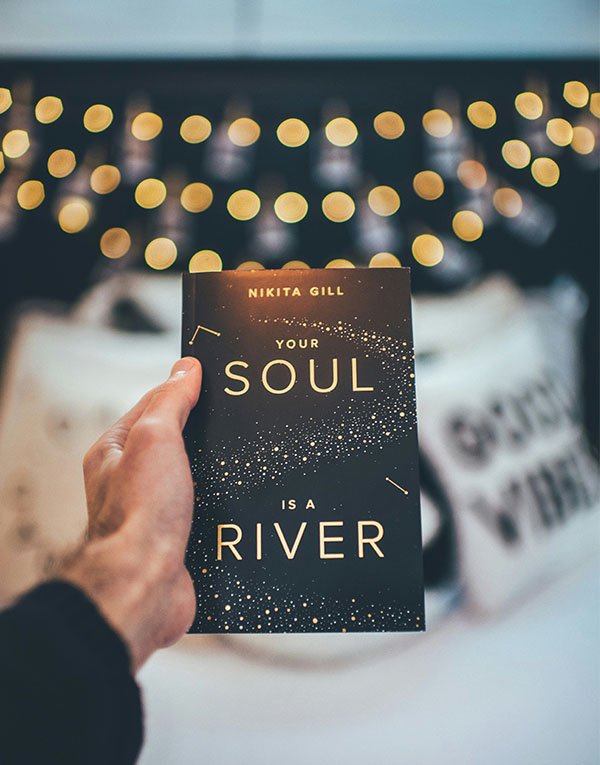 _0005_photo-1511108690759-009324a90311